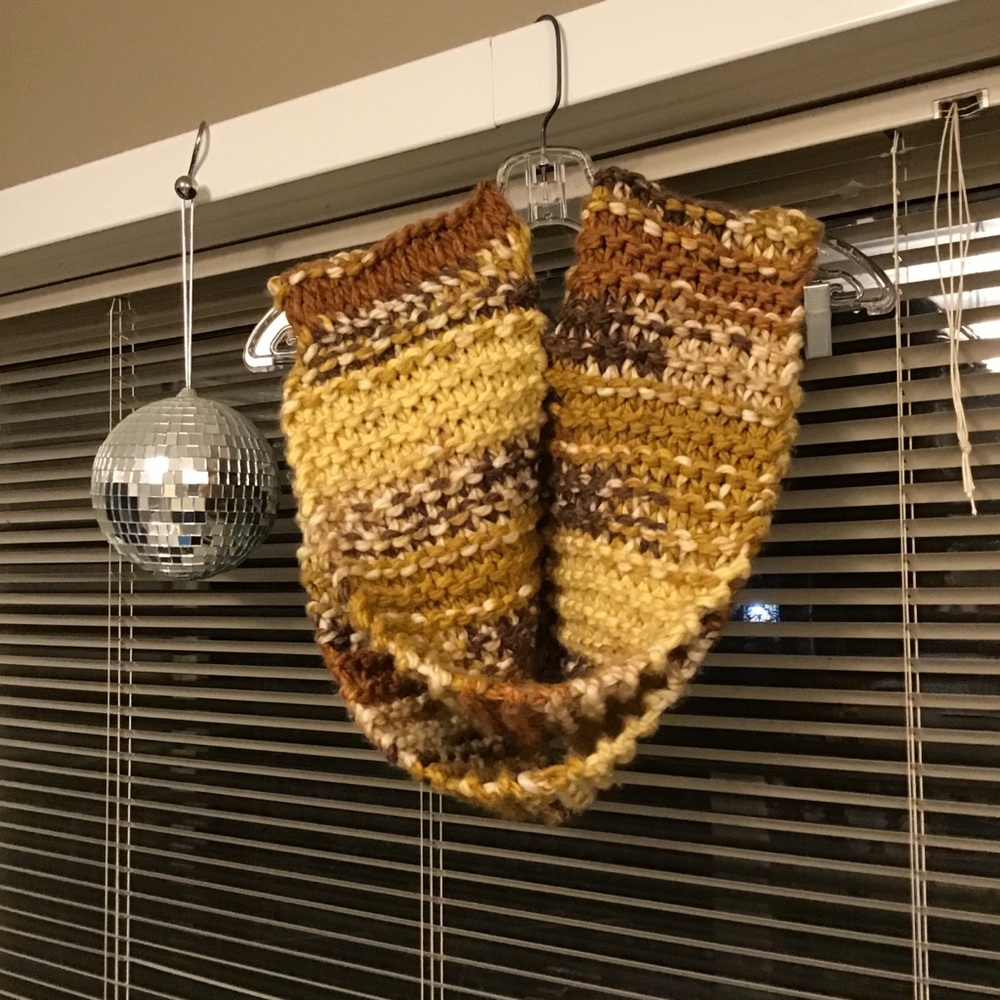 👑 Handmade Infinity Scarf - Picture 7 of 7